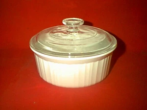 SCHÖNE CORNING WARE 1 1/2 QT 1,6 LITER FRANZÖSISCHE WEISSE RUNDE KASSEROLLE MIT DECKEL - Bild 1 von 3