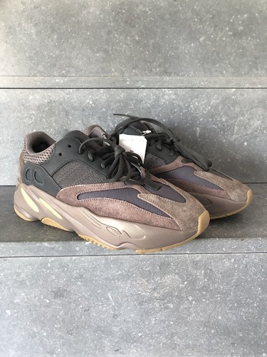 Nuova adidas Yeezy Boost 700 Mauve EU 42 2 3 US 9 UK 8.5