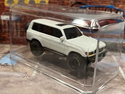 Vitrina Hotwheels Toyota Land Cruiser LC80 personalizada blanca con ruedas negras Foto 1 de 4