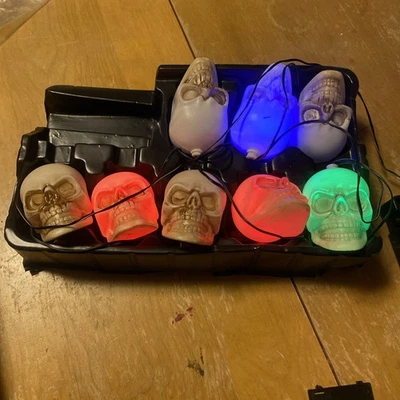 Cadena de luces de Halloween vintage 7 pies que cambian de color 8 calaveras esqueleto con sonido Foto 1 de 4