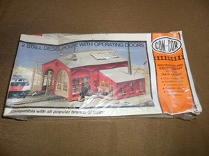 HO TRAIN CON-COR 2 STALL DIESEL HOUSE WITH OPERATING DOORS KIT 9028,NEW,POOR BOX - Picture 1 of 4
