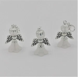 Bastelset 30 weiße Schutzengel Glücksbringer Charm Perlen Engel Taufe Basteln - Bild 1 von 2