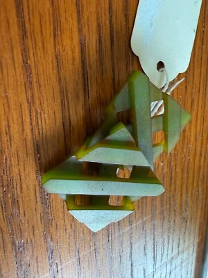 Pair VINTAGE  1940s Green CARVED BAKELITE WAFFLE SHAPE BUTTONS WITH RINGS - Image 1 of 4