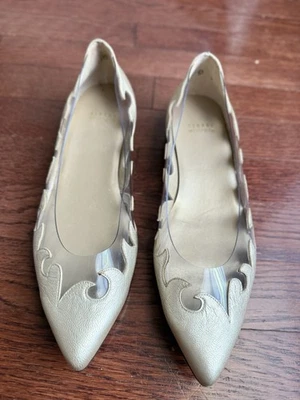 Sapatilhas pontiagudas Stuart Weitzman couro dourado Scrolly Flames tamanho 8 M 375 femininas - Imagem 1 de 4