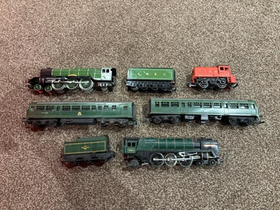 Triang DMU, Shunter ,Oliver cromwell & Flying Scotsman All running - Image 1 of 4
