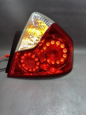 06-07 INFINITI M35 M45 LADO DERECHO PASAJERO LUZ TRASERA LED LUZ DE FRENO OEM Foto 1 de 4