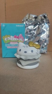 Kidrobot x Hello Sanrio Vinyl Mini Series: Hello Kitty Golden Burger ?/?? CHASE! - Image 1 of 4