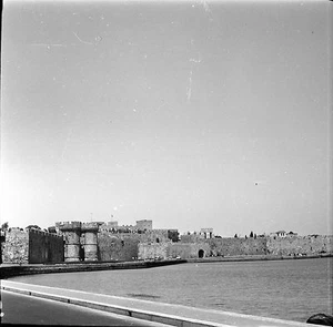 RHODES c. 1950 - Vue des Remparts - Négatif 6 x 6 - GRE 41 - Picture 1 of 1