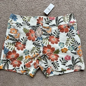 NWT LOFT Women's Riviera Cream With Colorful Flowers Chino Shorts Size 4 - Picture 1 of 8