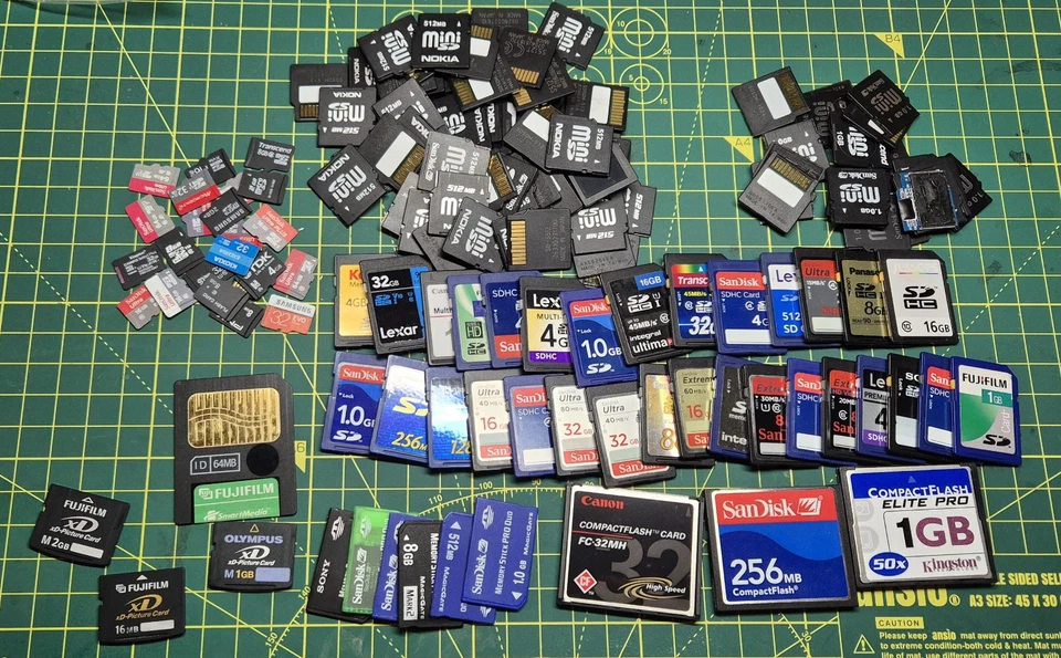 large Job lot memory cards  - SD, Micro SD xd mini SD etc grab a bargain! - Image 1 of 1