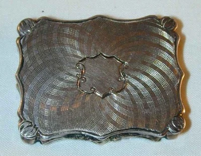 Antigua vinagreta de plata de ley de 1844 Birmingham de Nathaniel Mills Foto 1 de 4