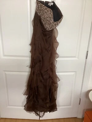 Vestido sin tirantes Badgley Mischka Collection talla 4 marrón dorado lentejuelas bustier volantes Foto 1 de 4