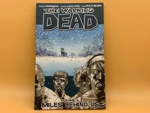 2012 The Walking Dead Band 2 Meilen hinter uns Trade Taschenbuch Robert Kirkman - Bild 1 von 2