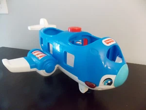 Fisher Price Piccole Persone Viaggiano Insieme Suoni Aereo Blu Usato in Ottime Condizioni - Foto 1 di 2