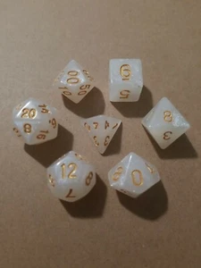 Polyhedral Gaming Set 7pz Dadi Turbine Bianco; DnD, Gioco di Ruolo, SPEDIZIONE GRATUITA - Foto 1 di 3