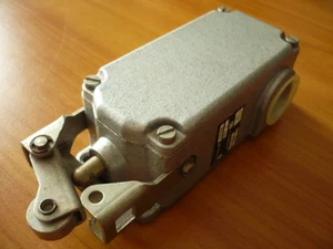 EAW Endschalter Schaltkontakt Kontaktsystem Grenztaster switch 6720.006 VEB DDR - Picture 1 of 1