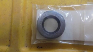 MERCURY FORCE MARINER QUICKSILVER 346146 CRANKSHAFT OIL SEAL RETAINER 9.9HP NEW - Imagen 1 de 2