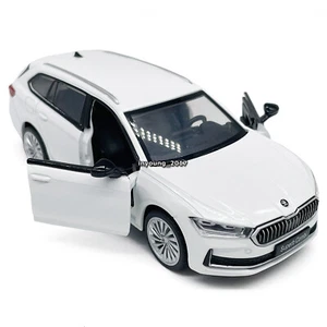 1:35 Skoda Superb IV Combi modelo de coche fundición a presión juguete modelo colección blanco - Imagen 1 de 11