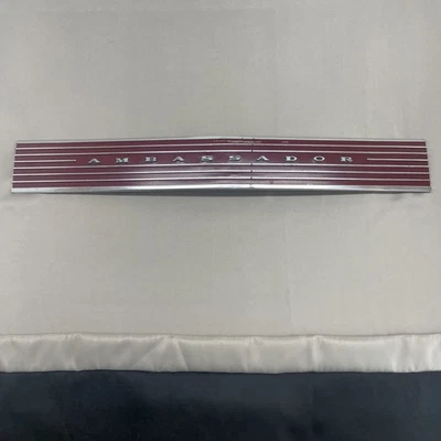 AMC Ambassador 1969 emblema de ajuste - panel de acabado trasero del maletero Foto 1 de 4