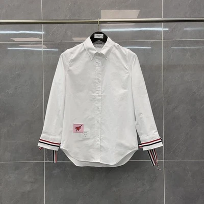 Camisa Thom Browne Hombre/Mujer Patrón Bordado Doble Puños Cuello Lazo Foto 1 de 4