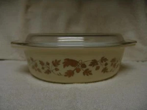 DE COLECCIÓN PYREX GRANDE OVALADO PLATO CON TAPA BEIGE CON HOJAS DORADAS - Imagen 1 de 1