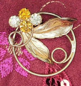 Vintage STRASS Anstecknadel BROSCHE BERNSTEIN & klar FLORAL Gold mit Geschenkbox WSL - Bild 1 von 3