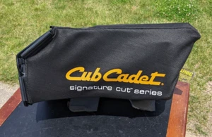 Sac à gazon + cadre + goulotte à gazon série coupe signature Cub Cadet + 731-07131 - Photo 1/6