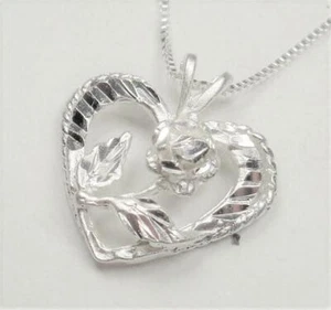 STERLING SILVER BEAUTIFUL DETAILED LOVE HEART WITH ROSE FLOWER PENDANT NECKLACE - Picture 1 of 7