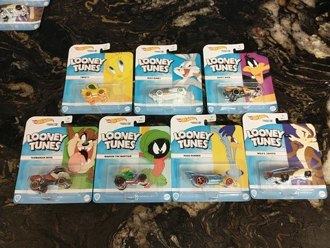 HOT WHEELS CHARACTER CARS LOONEY TUNES TWEETY, BUGS, DAFFY COMPLETE SET CARS Cover