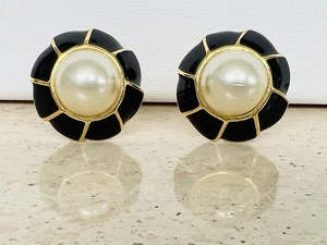VTG Kenneth Jay Lane KJL Round Gold Tone Black Enamel Faux Pearl Button Earrings - Picture 1 of 10
