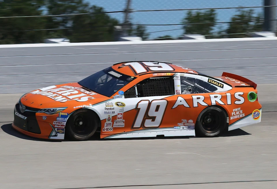 Cartel de Carl Edwards NASCAR 2016 Darlington 13x19 impresión fotográfica brillante Foto 1 de 1
