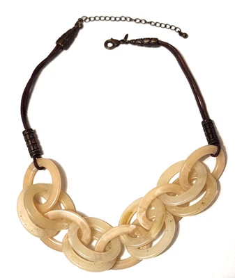 Nuevo Antiguo Stock Retirado AVON Marrón Imitación Cuero Nativo Americano Collar Mexicano Foto 1 de 4