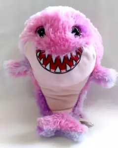 Nanco Peluche Squalo 8" Tie Dye Rosa Viola Peluche Rosa Occhi Scintillanti - Foto 1 di 4