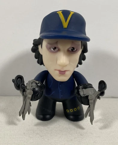 Titans Vinyl Blind Box Edward Scissorhands BLUE HAT EDWARD (1/40)  figure Cover