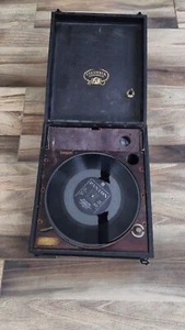 Vintage tragbares Grammophon für Shelaq Schallplatten. - Bild 1 von 12