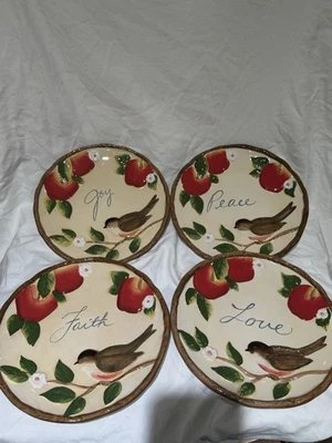 JUEGO DE (4) PLATOS DE COLECCIÓN DE MANZANA GALLETA BARRIL "PAZ, AMOR, ALEGRÍA Y FE" Foto 1 de 2