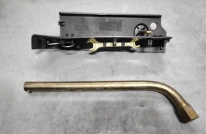 VW T4 Halter Bordwerkzeug Radschlüssel 7D0012113 - Bild 1 von 4