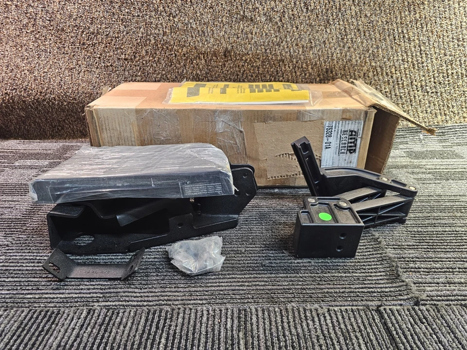 Paso de parachoques de plataforma AMP Research 75328-01A para Ford F-150 Lightning 2022-2025 Foto 1 de 4