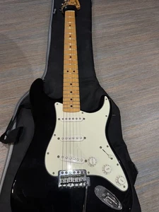 Fender 2016 Stratocaster Mexican black and white model electric guitars - Picture 1 of 6