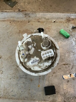 Conjunto de bomba de combustible Nissan Altima 19 20 21 22 montado en tanque 2,5 L tracción delantera OEM Foto 1 de 2