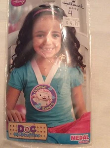 Suministros de fiesta Doc Mcstuffins-favor de fiesta-cinta medalla favor - Imagen 1 de 1
