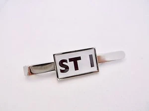 THE SAINT ST 1 LICENCE NUMBER PLATE TIE SLIDE TIE GRIP PIN BAR GIFT - Picture 1 of 3