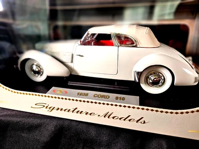 Signature Models 1936 Cord 810 White 1:18 Scale Inv. #3294 - Image 1 of 4