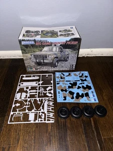 Lotto ricambi pickup Revell 1:24 1978 GMC Big Game Country #4 - pneumatici + extra - Foto 1 di 12
