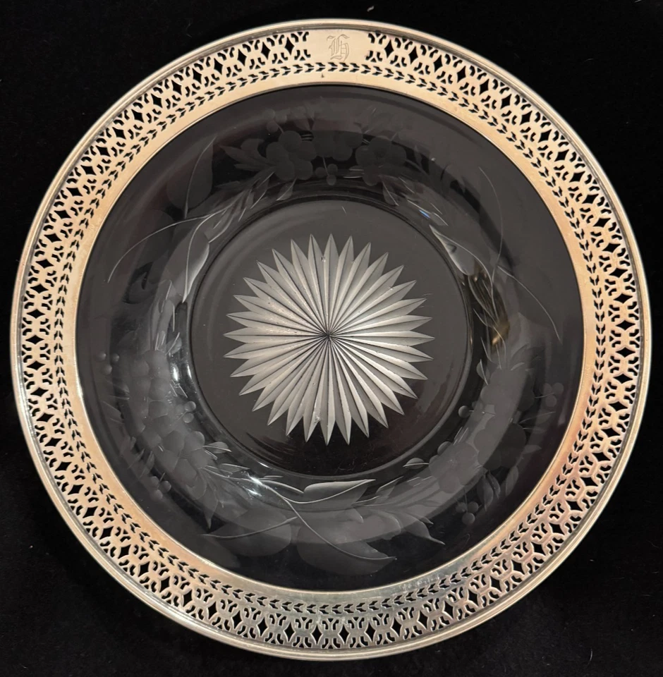 Placa de cristal grabado con borde y corte de plata de ley Watson Foto 1 de 4