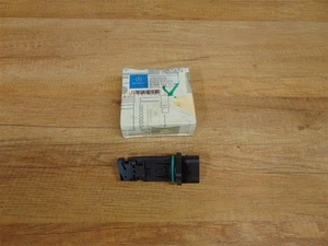 Mass Air Flow Sensor Genuine Mercedes OM668 - A0041537328 - Picture 1 of 1