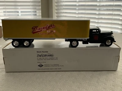 Remolque tractor ERTL Diamond T 1948 semi cabina Daeulers cerveza fundido a presión NUEVO Foto 1 de 4