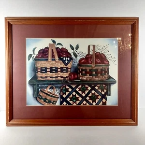 Gemälde mit Rahmen von Laurie Korsgadem Körbe im Regal mit Äpfeln und Quilt - Bild 1 von 12