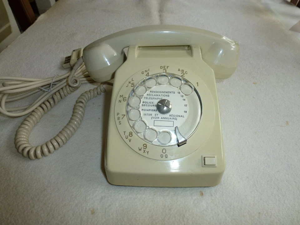 ANCIEN TELEPHONE S 63 COULEUR CREME A CADRAN FONCTIONNE - Photo 1/1