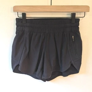 Lululemon Women's Black Tracker Athletic Shorts Size 4 Lined - Picture 1 of 7